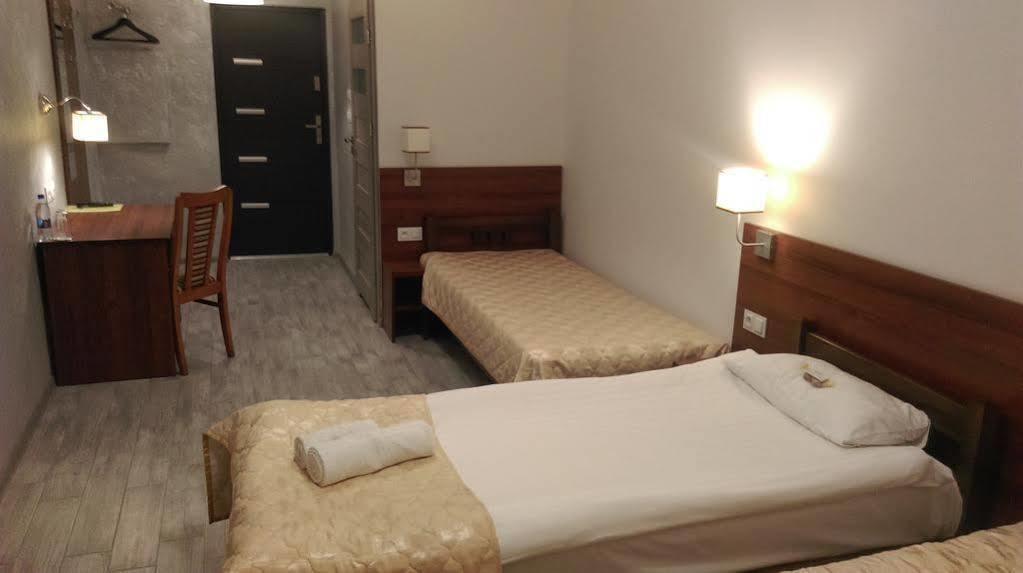 Hotel Milosz Restauracja, Basen Dla Dzieci, Sala Zabaw, Silownia คาร์ตูซือ ภายนอก รูปภาพ
