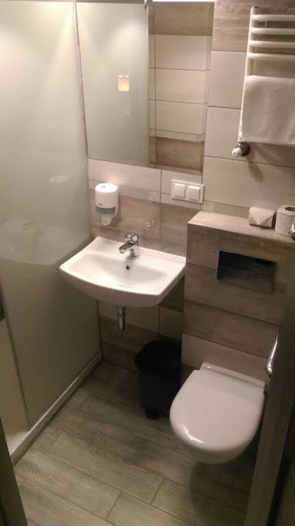 Hotel Milosz Restauracja, Basen Dla Dzieci, Sala Zabaw, Silownia คาร์ตูซือ ภายนอก รูปภาพ