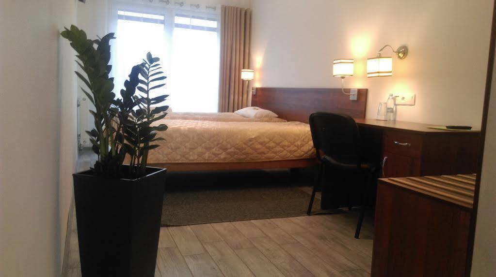 Hotel Milosz Restauracja, Basen Dla Dzieci, Sala Zabaw, Silownia คาร์ตูซือ ภายนอก รูปภาพ