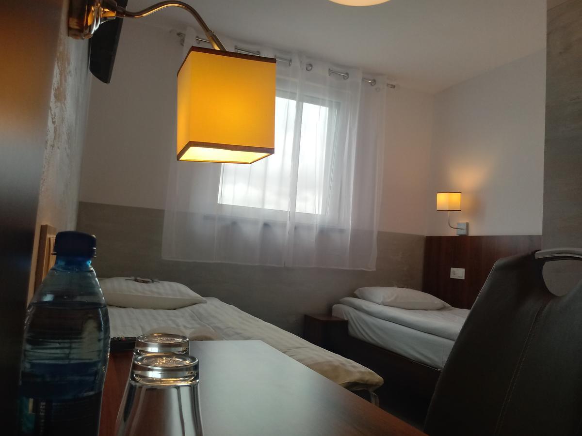 Hotel Milosz Restauracja, Basen Dla Dzieci, Sala Zabaw, Silownia คาร์ตูซือ ภายนอก รูปภาพ