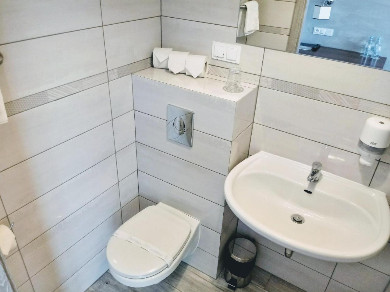 Hotel Milosz Restauracja, Basen Dla Dzieci, Sala Zabaw, Silownia คาร์ตูซือ ภายนอก รูปภาพ