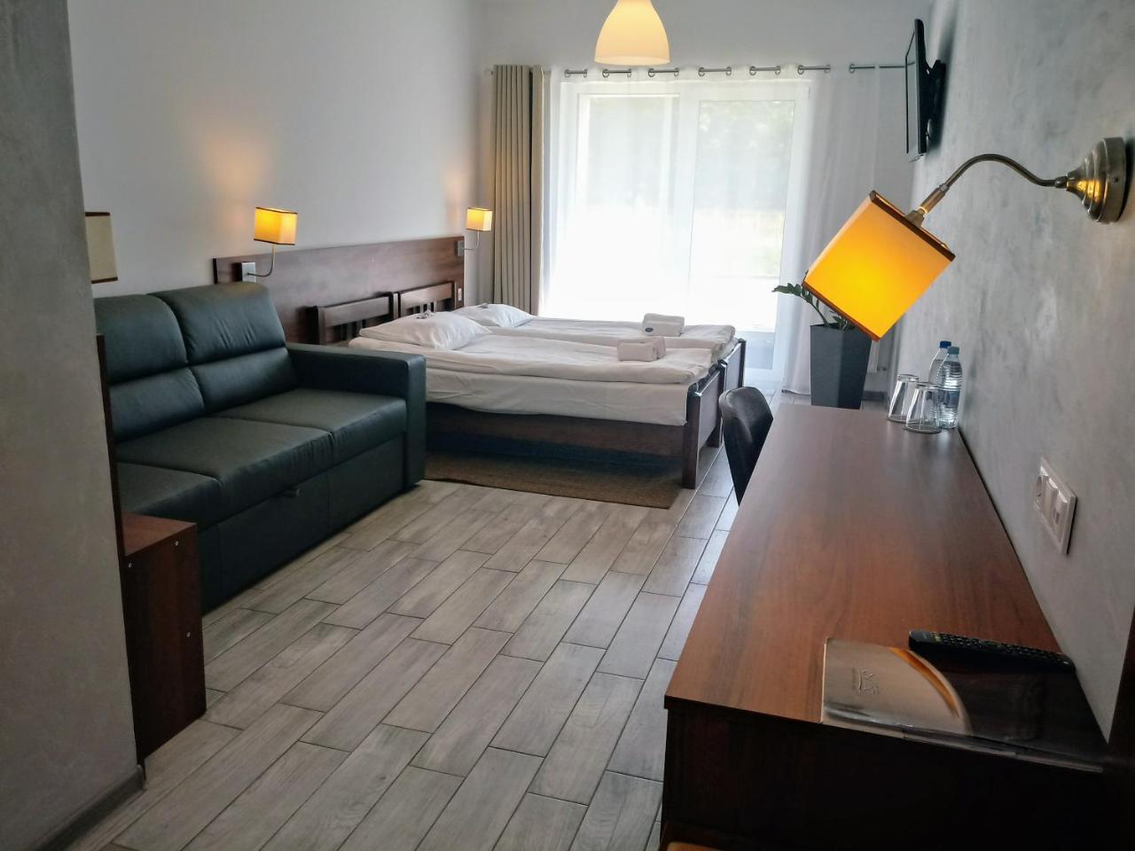 Hotel Milosz Restauracja, Basen Dla Dzieci, Sala Zabaw, Silownia คาร์ตูซือ ภายนอก รูปภาพ