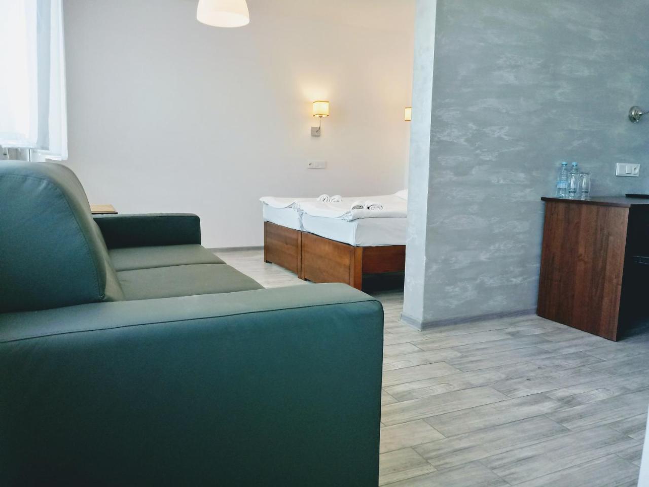 Hotel Milosz Restauracja, Basen Dla Dzieci, Sala Zabaw, Silownia คาร์ตูซือ ภายนอก รูปภาพ
