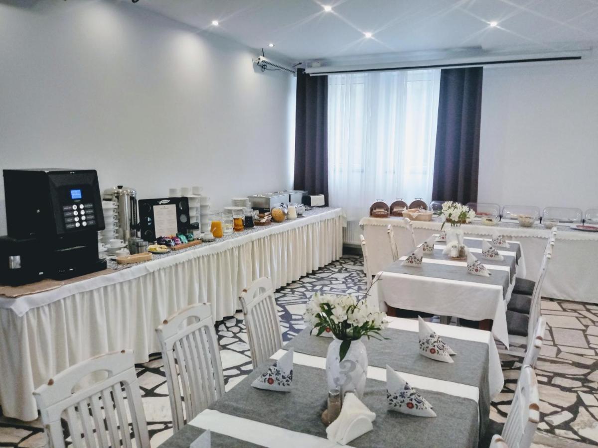 Hotel Milosz Restauracja, Basen Dla Dzieci, Sala Zabaw, Silownia คาร์ตูซือ ภายนอก รูปภาพ